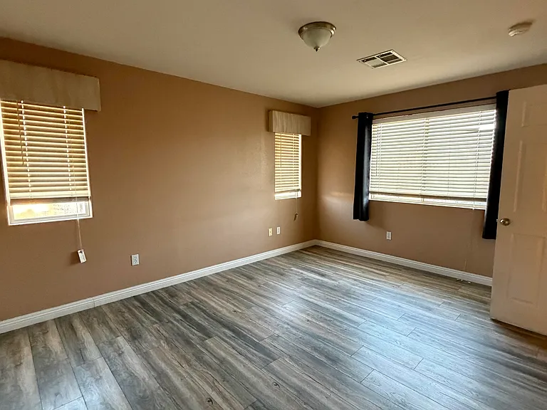 10424 Chandra Ave — Photo 12