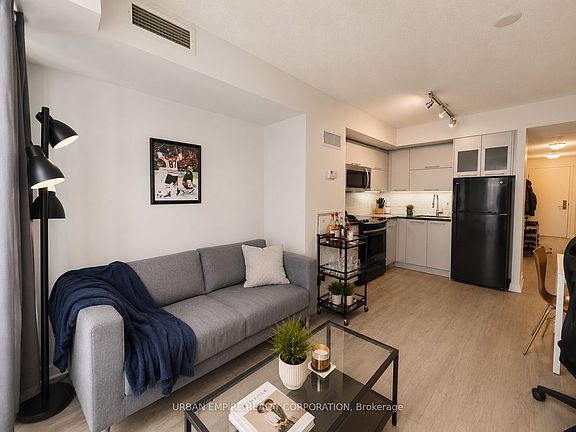3rd image of 126 Simcoe St #408