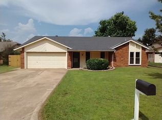 1524 Hollow Oak Dr, Moore, OK 73160