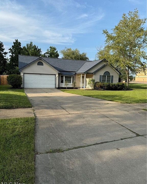 1st image of 301 W Quail Roost Dr