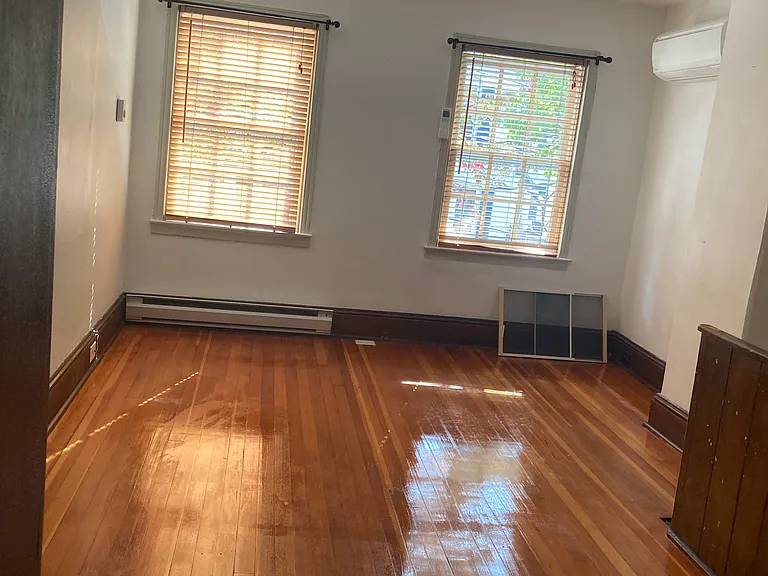 27 E 4th St #1 — Photo 6