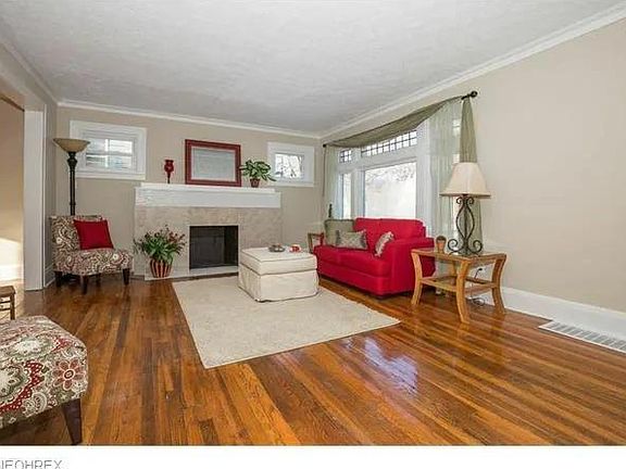 3rd image of 884 Beverly Rd