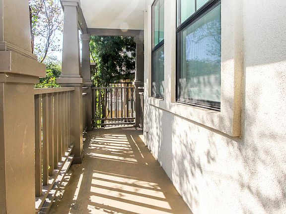 3rd image of 415 E Elk Ave APT 1