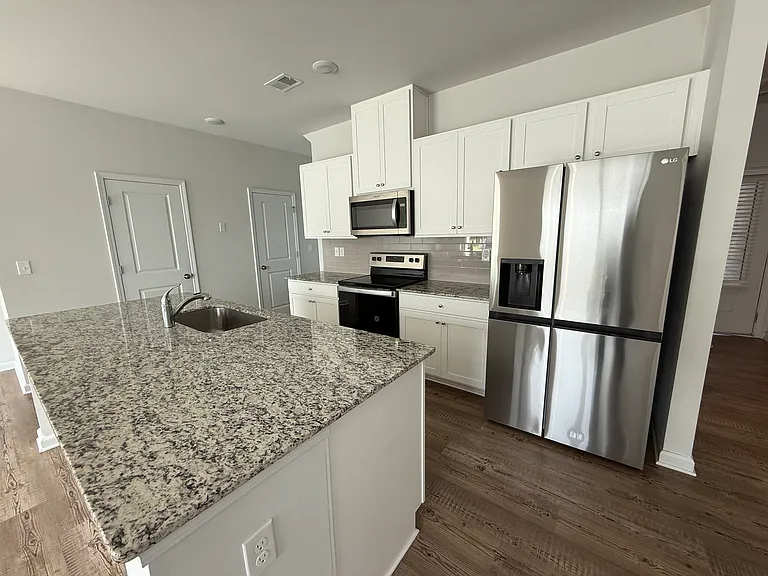 5251 Canberra Dr — Photo 15