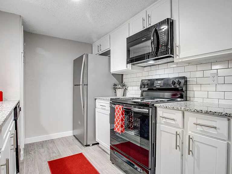 2101 Burton Dr — Photo 4