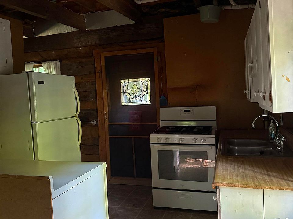 10th image of 2527 Smithtown Rd