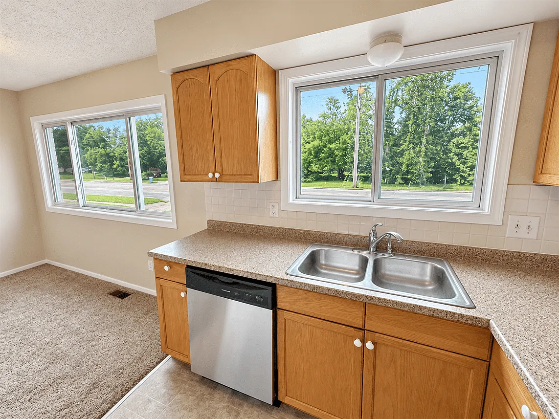 2 bed, $1,350 — Photo 3