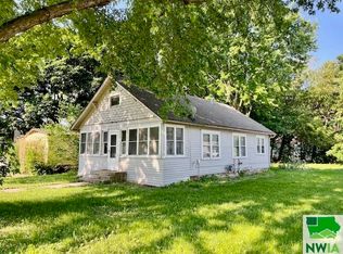 122 N Walnut St, Vermillion, SD 57069