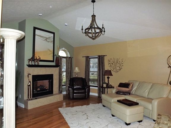 3rd image of 3810 E Regents Cir