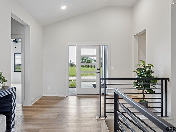 5th image of 815 Courtyard Ct