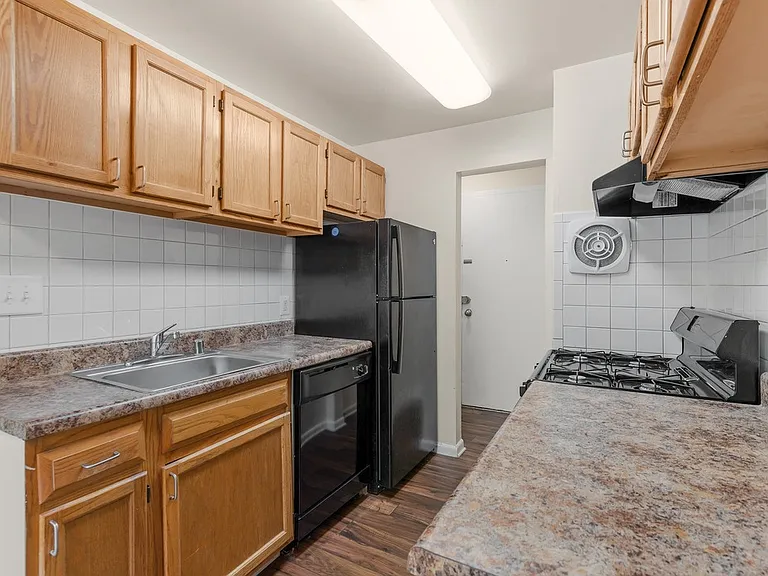 101 North Ripley Apartments — Photo 8