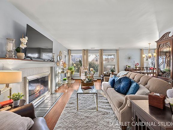 4th image of 31 Roosevelt St