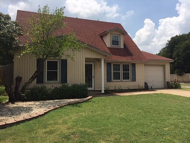 1st image of 429 NW Newton Dr