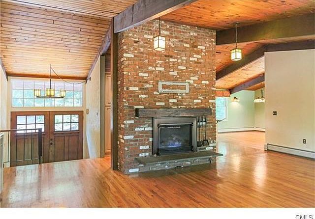 2nd image of 36 Beechwood Ln
