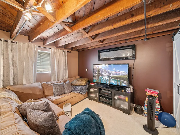740 S Grove Ave — Photo 16
