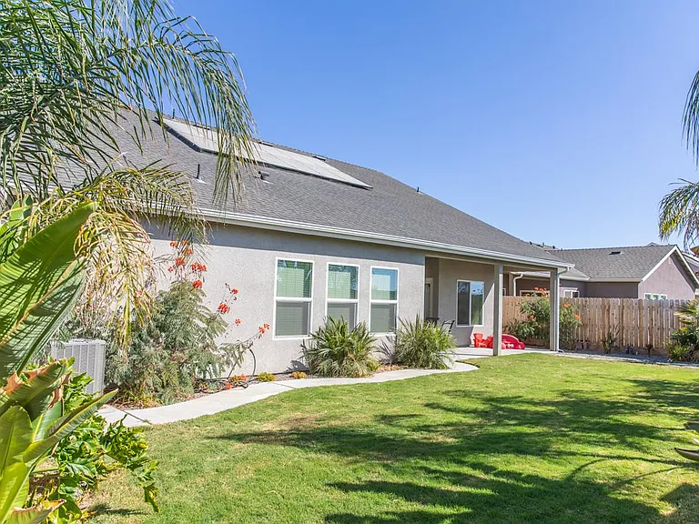 2327 W Queens Way — Photo 35