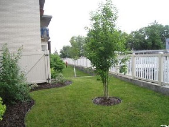 3rd image of 1334 E Woodland Ave APT 4