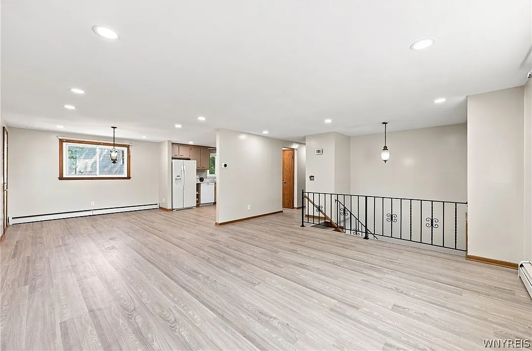 4 bed, 1.5 bath, 1919 sqft, $2,750 — Photo 4