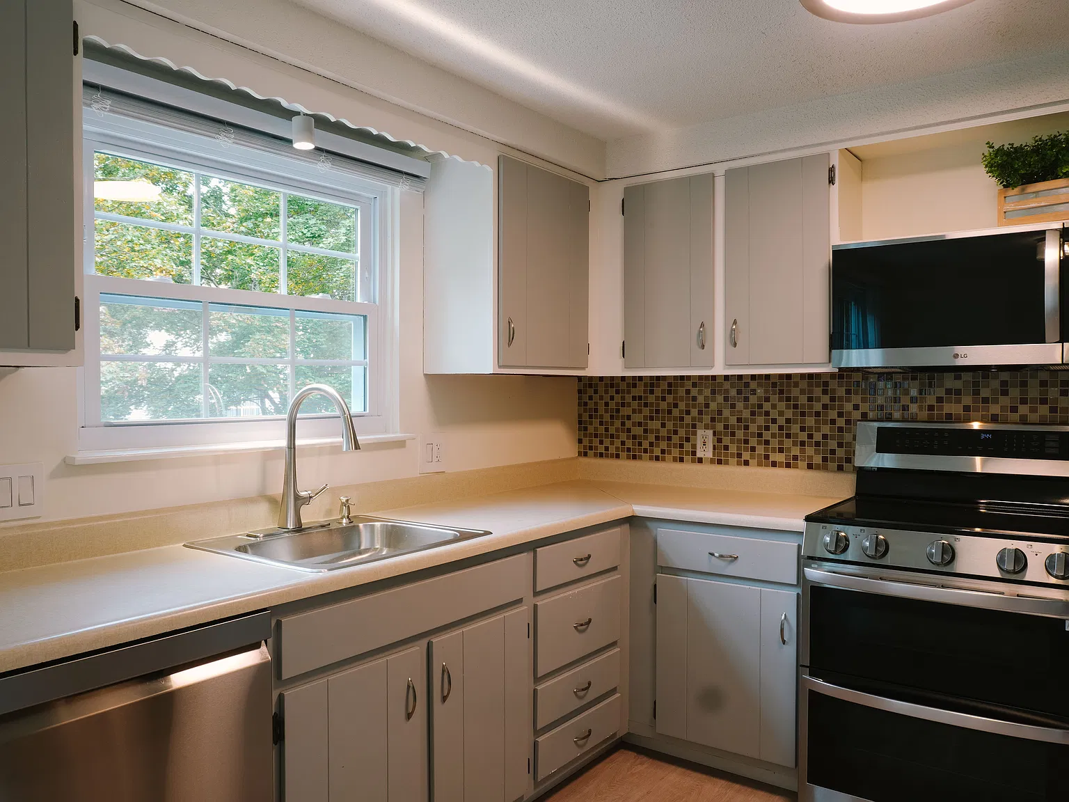 2 bed, 1.5 bath, 1303 sqft, $2,500 — Photo 1
