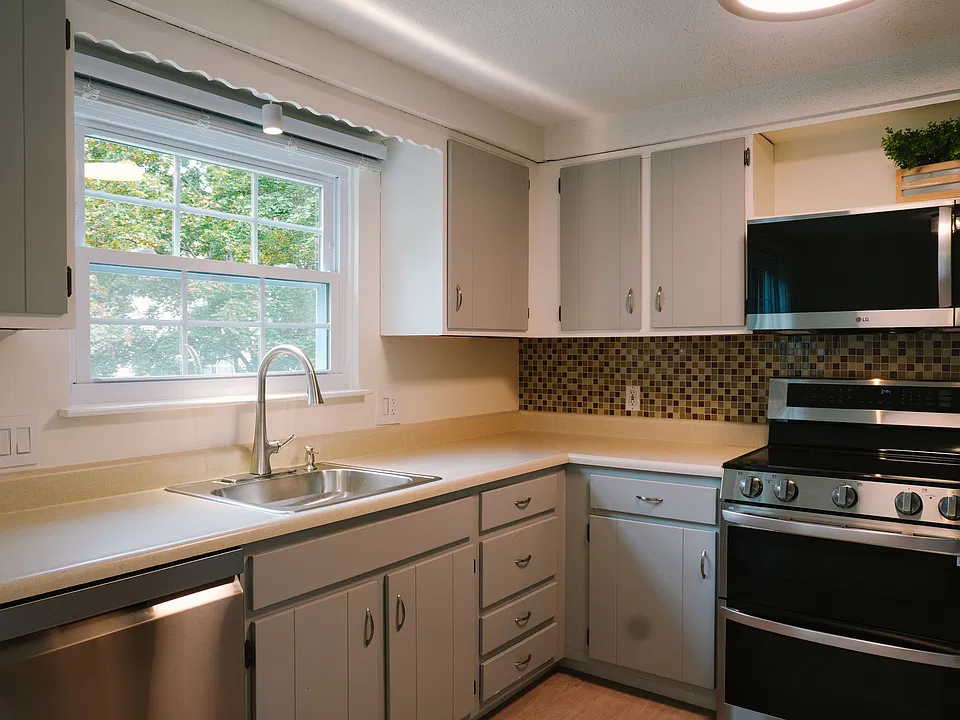 20 E Ridge Rd