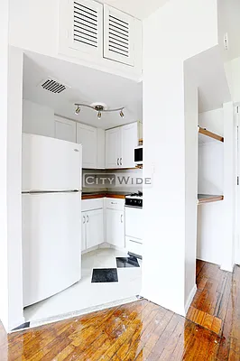 Rented by City Wide Apartments | media 7