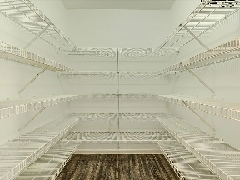 7302 Greenwood Point Dr — Photo 36