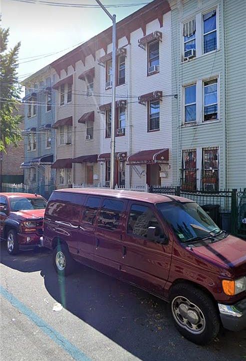 2nd image of 418 E 143rd St