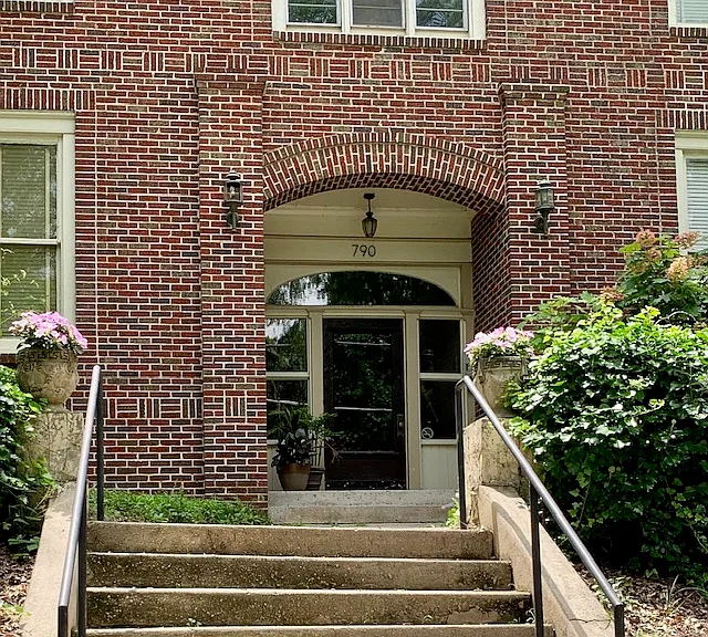 790 Myrtle St N — Photo 1