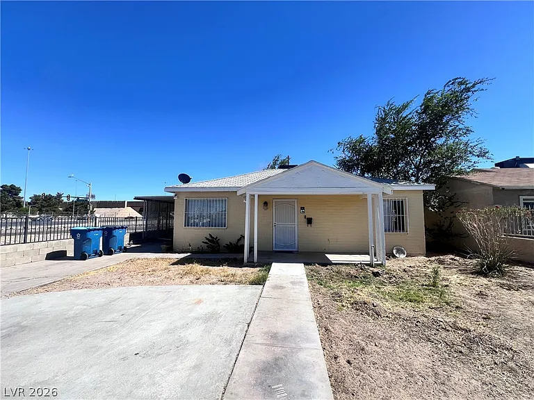2410 Poplar Ave — Photo 1