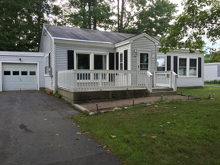 17 Moore Ave — Photo 1