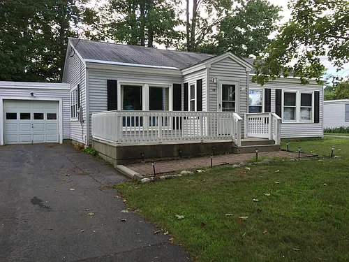 17 Moore Ave Photo 1