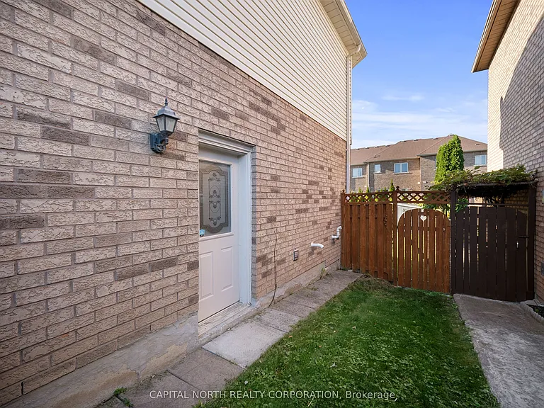 86 Breeze Dr — Photo 32
