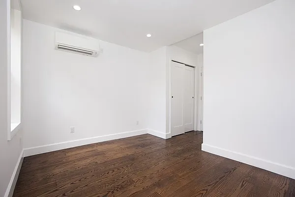 Rented by REAL New York | media 23