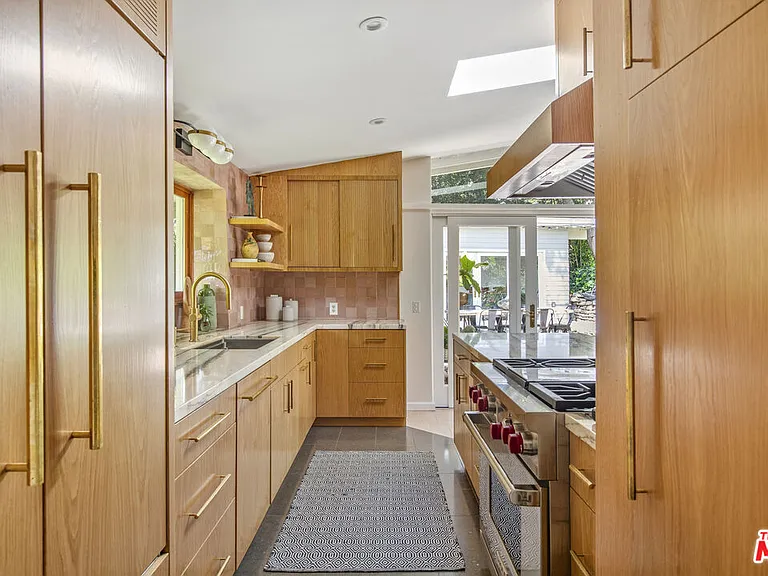 10003 Westwanda Dr — Photo 17