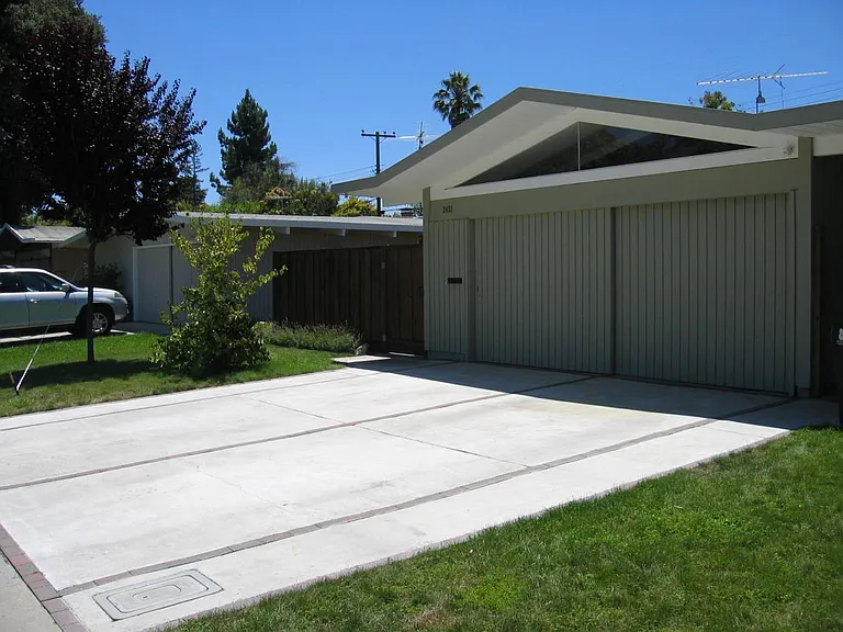 2451 Alvin St — Photo 1