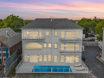 4 Angelas Place, #1