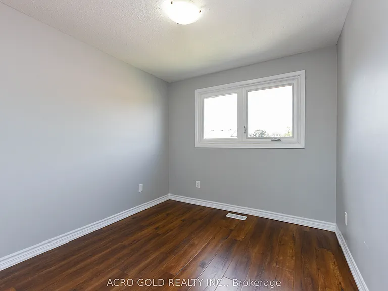 19 Hoskins Sq — Photo 28