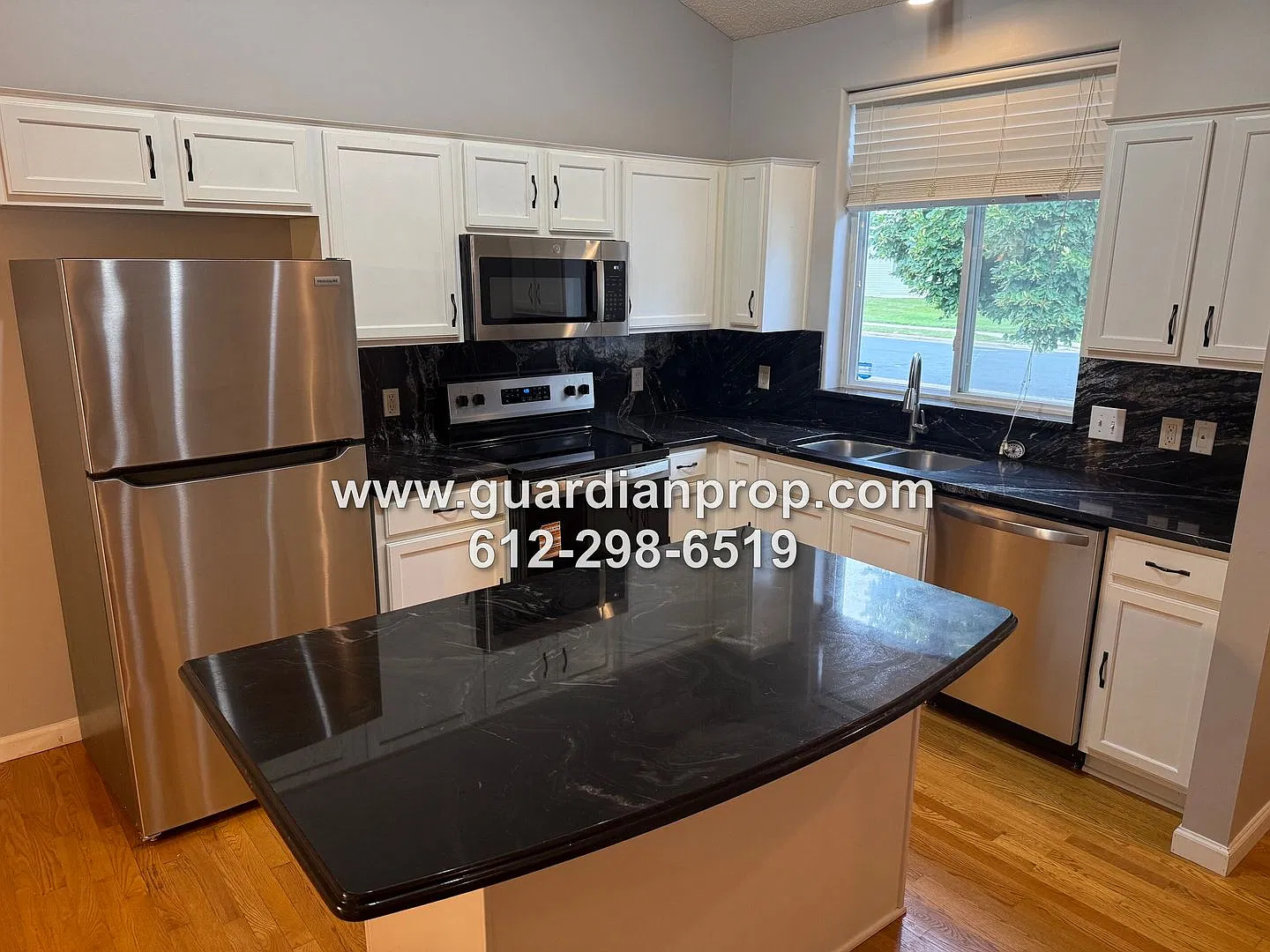 Shakopee Townhouse Available Now, Open Floor Plan, New Appliances, Walkout to Patio — Photo 2