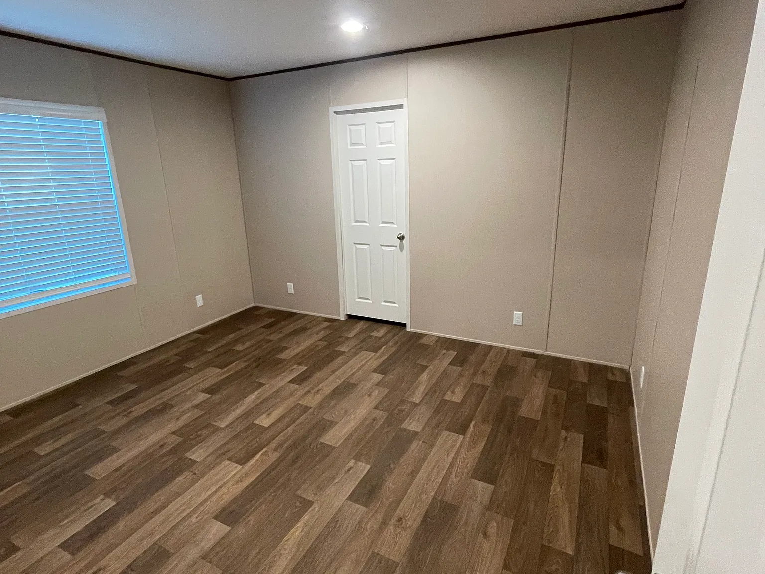 2 bed, 950 sqft, $1,300 — Photo 3