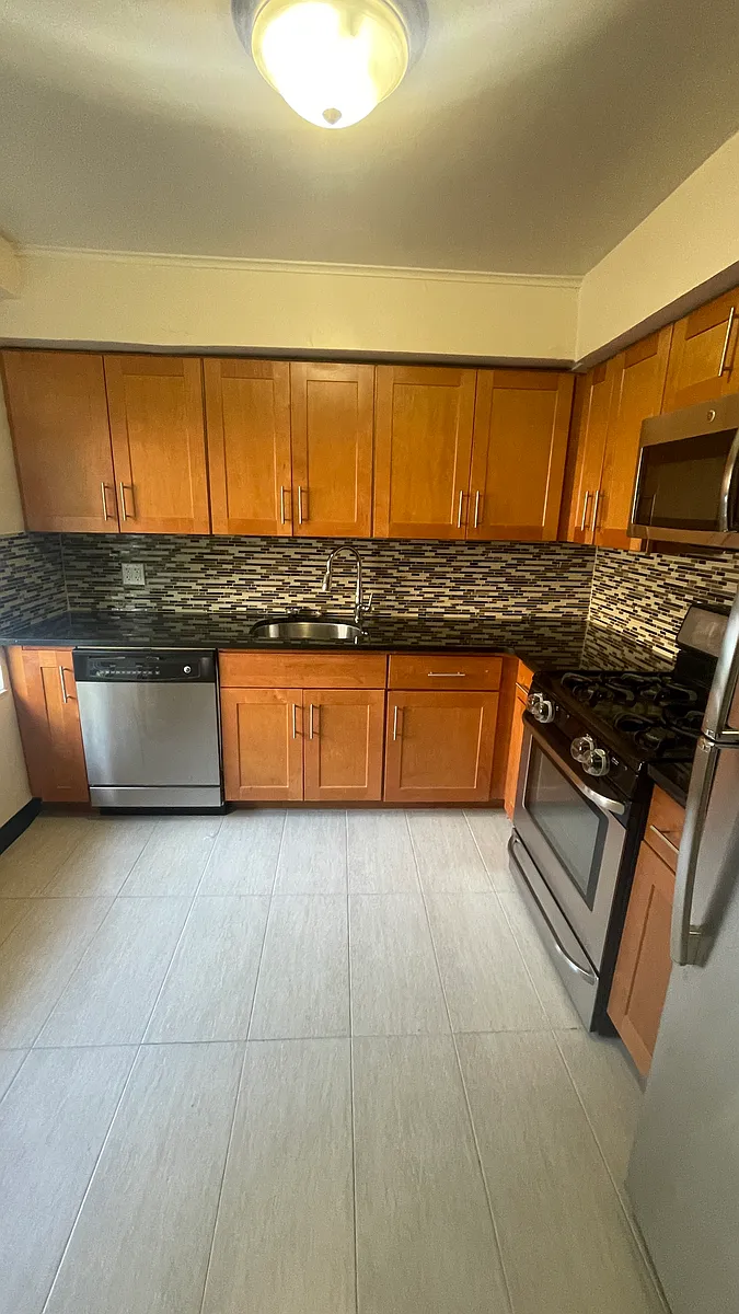 Building Photo - 61-30 185th St #1