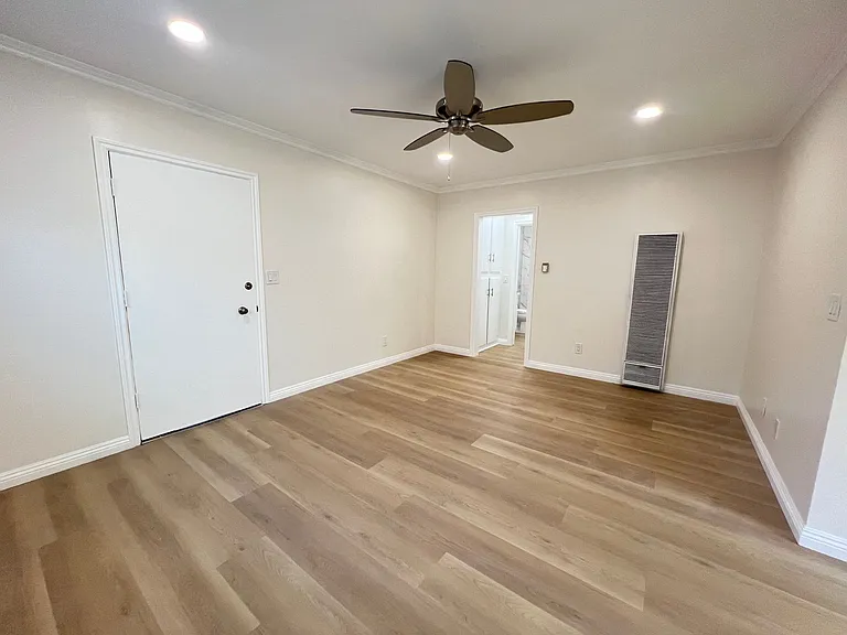 905 S Cabrillo Ave — Photo 3