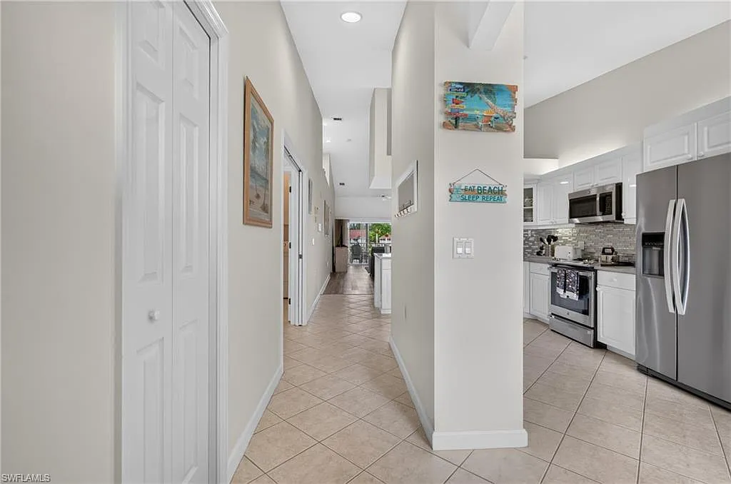 2 bed, 2.0 bath, 1351 sqft, $5,000 — Photo 2
