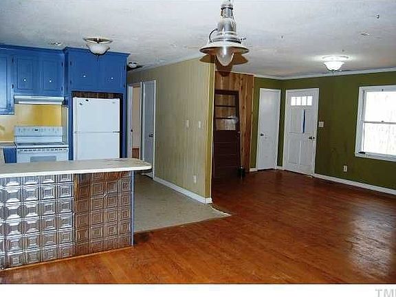 3rd image of 3015 Yellowwood Ct