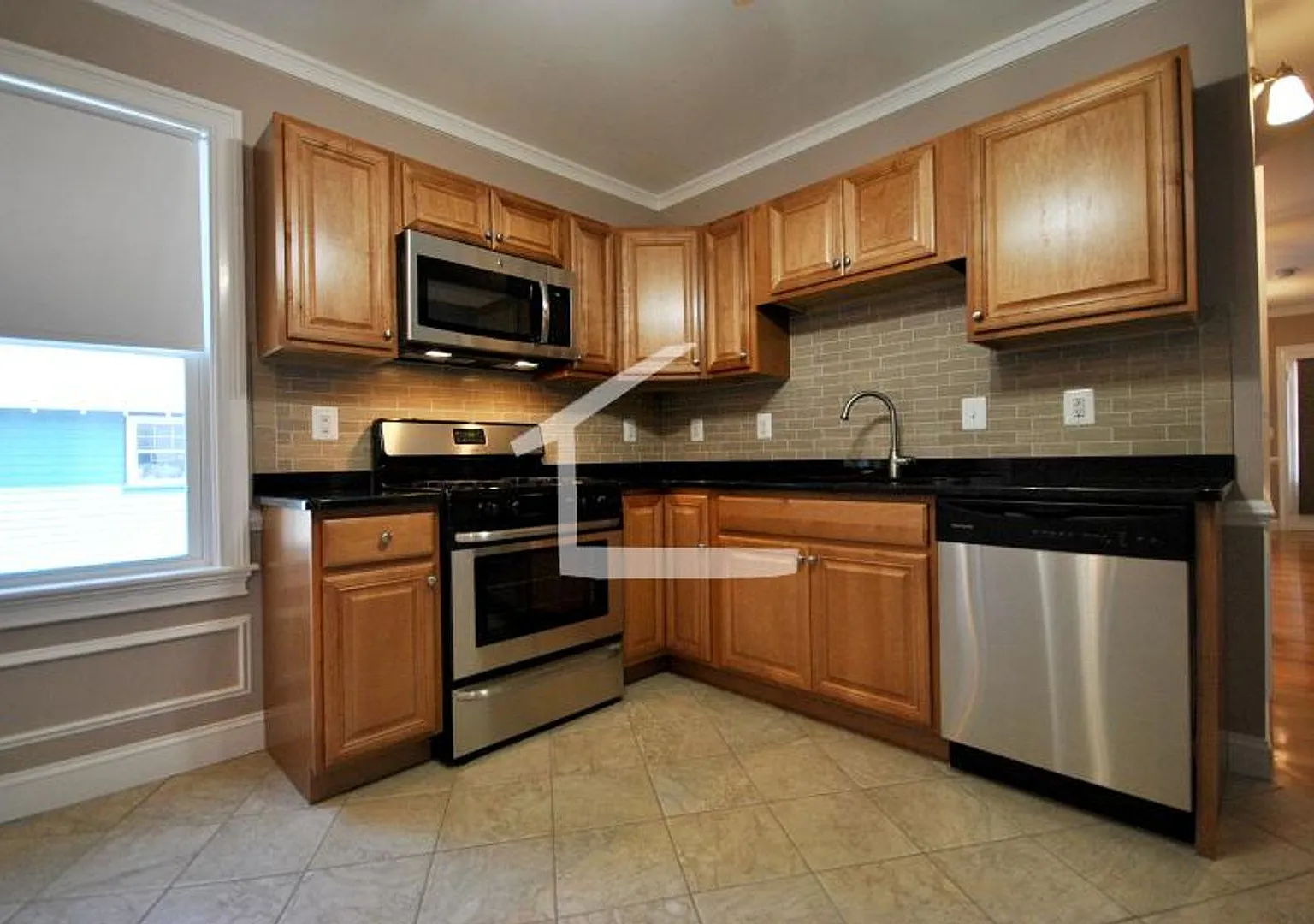 Charming 3 Bedroom-No broker fee — Photo 1