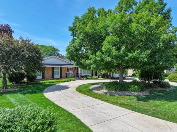 5466 Coral Ridge Dr, Grand Blanc, MI 48439