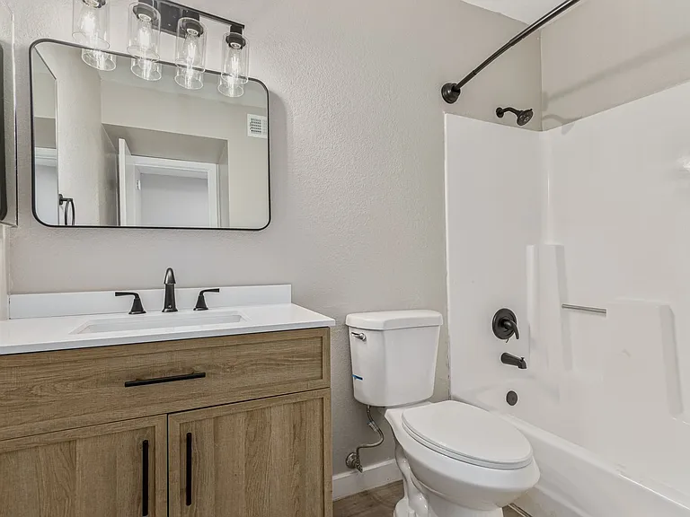 736 S Farmer Ave — Photo 13