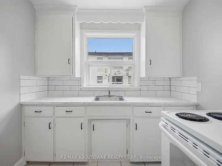 1037 Churchill Ave #1 — Photo 16