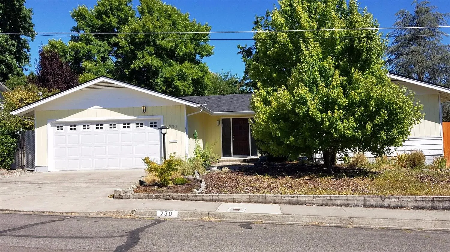 730 NW Amelia Dr photo 1