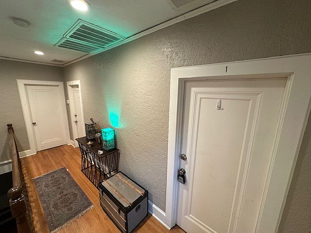 1st image of 440 S Vine Ave Room 1