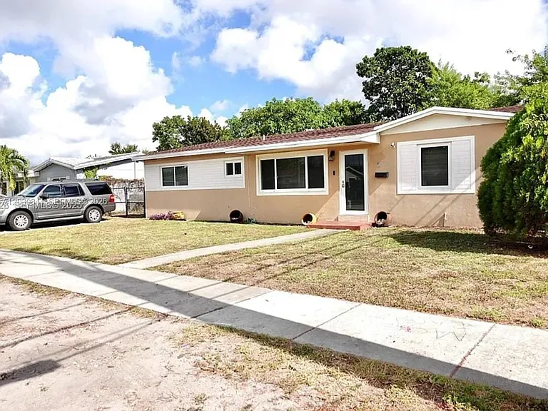 20021 NW 14th Ave — Photo 1